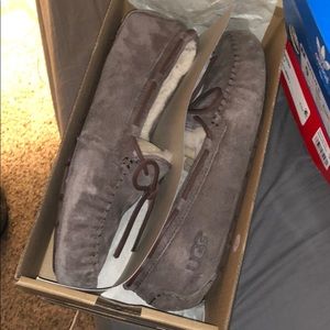 UGG Dakota moccasin